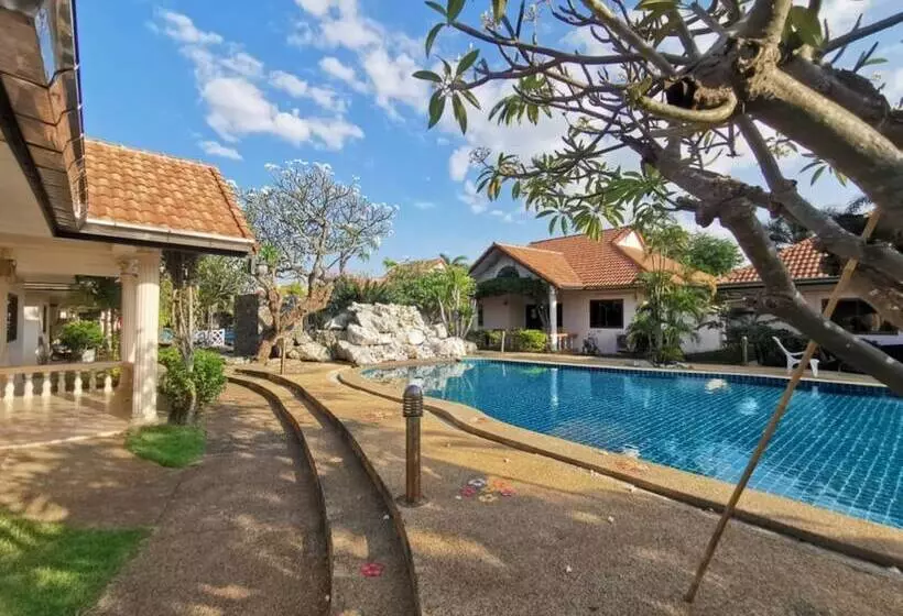 Hotelli Two Fifty Nine Resort