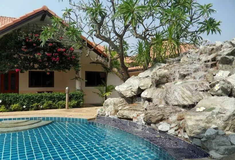 Hotelli Two Fifty Nine Resort