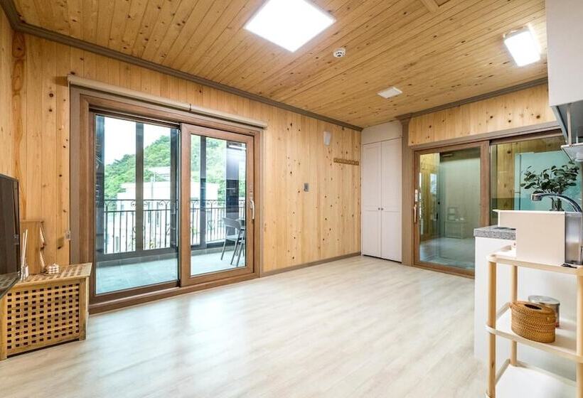 Namhae Yanghwa Seaside Pension