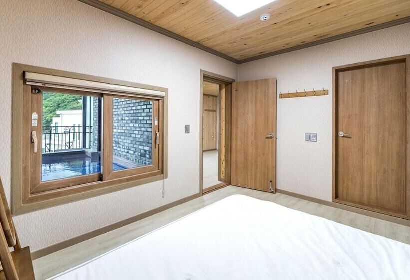 Namhae Yanghwa Seaside Pension