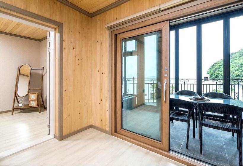 Namhae Yanghwa Seaside Pension