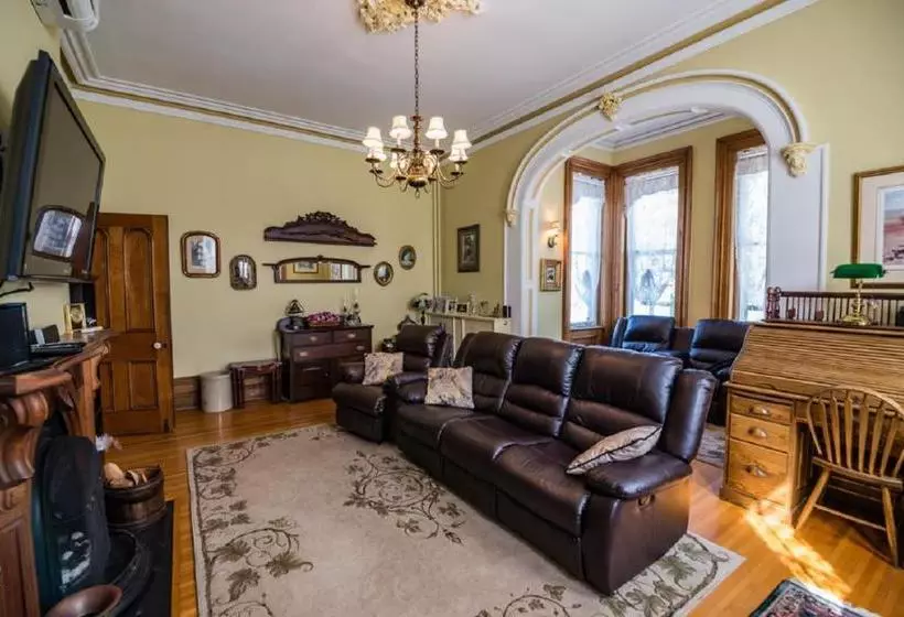 Hughson Hall Bed & Breakfast