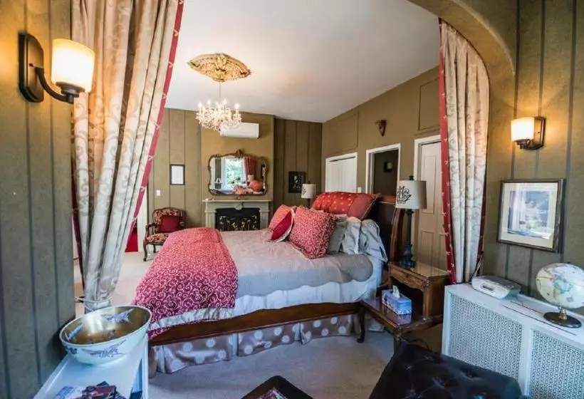 Hughson Hall Bed & Breakfast