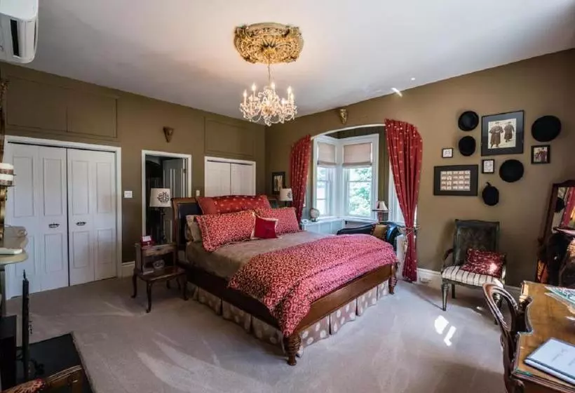 Hughson Hall Bed & Breakfast
