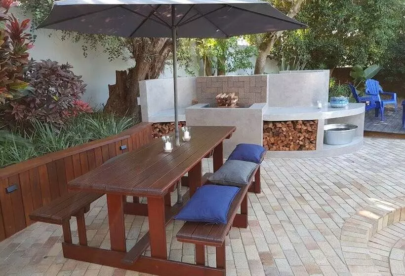 تختخواب و صبحانه The Hillcrest Guesthouse