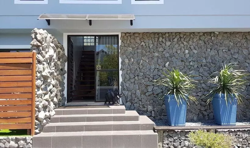 تختخواب و صبحانه The Hillcrest Guesthouse