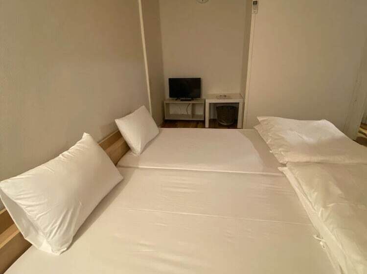 Coins Hostel Tenjin