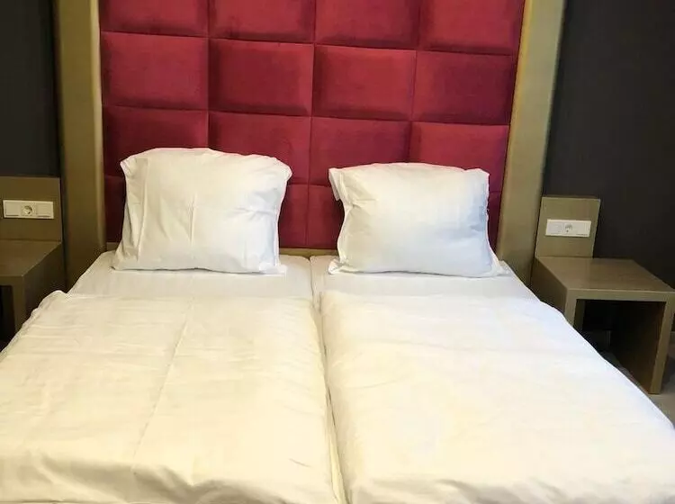 Hotelli Athen Kelsterbach Frankfurt Airport