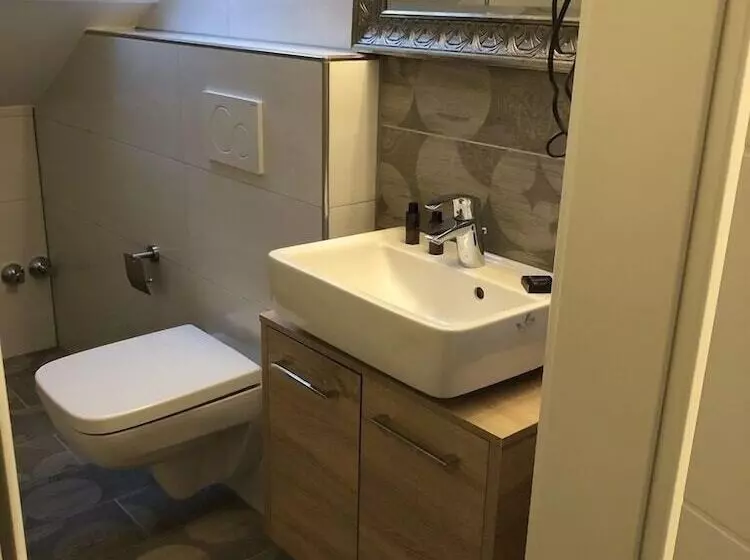 Hotelli Athen Kelsterbach Frankfurt Airport