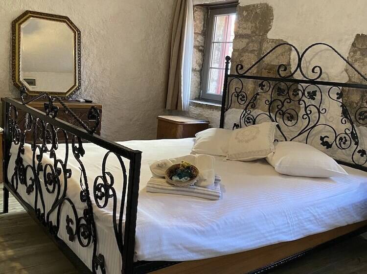 Mahzen Alacati Butik Otel