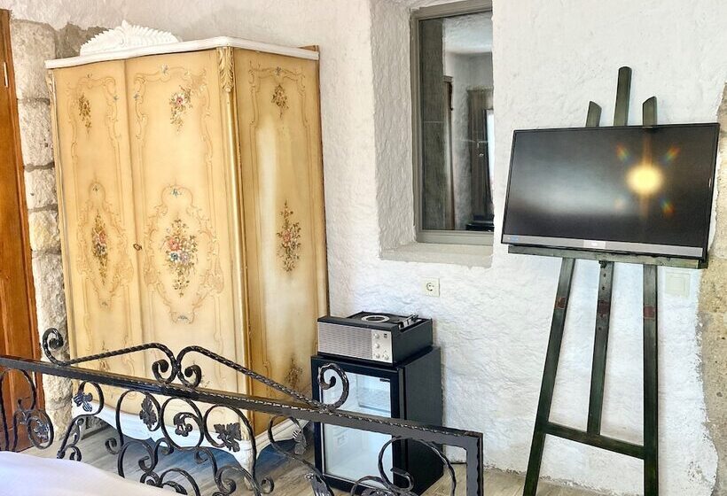 Mahzen Alacati Butik Otel