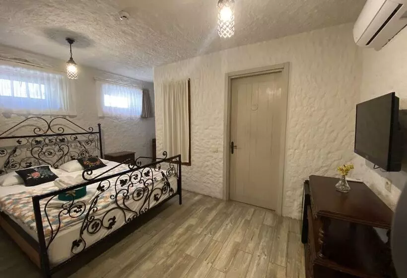 Mahzen Alacati Butik Otel