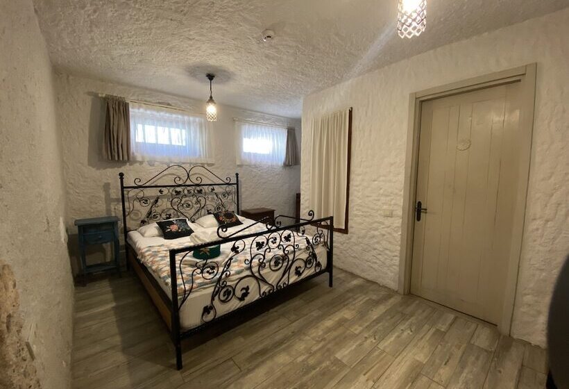 Mahzen Alacati Butik Otel