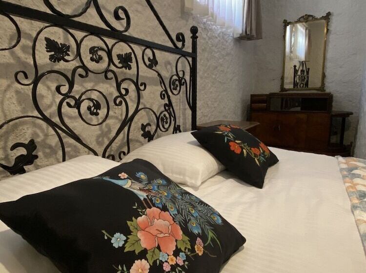 Mahzen Alacati Butik Otel