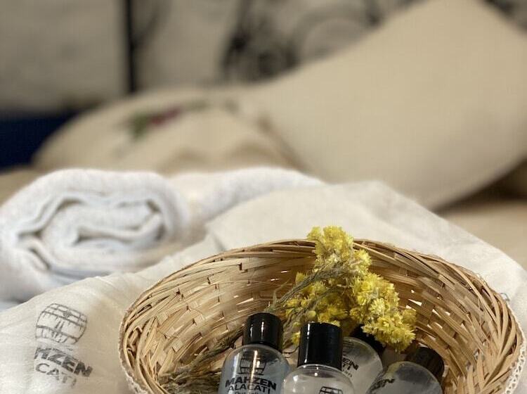 Mahzen Alacati Butik Otel