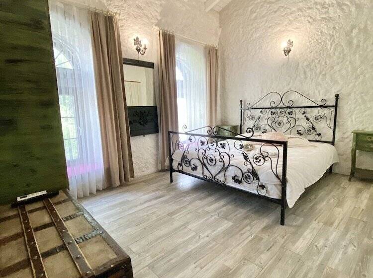 Mahzen Alacati Butik Otel