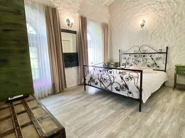 Mahzen Alacati Butik Otel