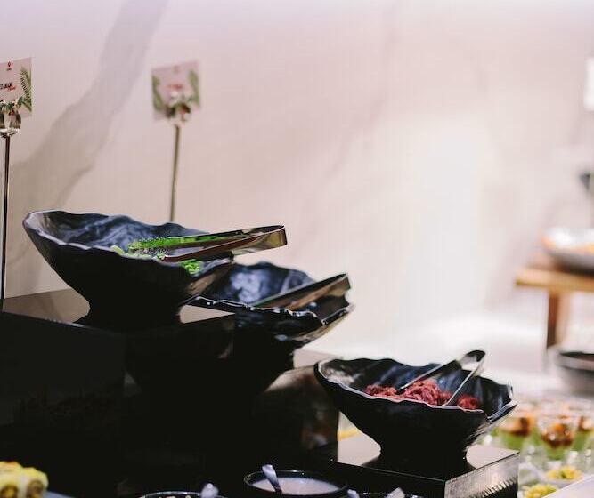 Отель Napa Suites