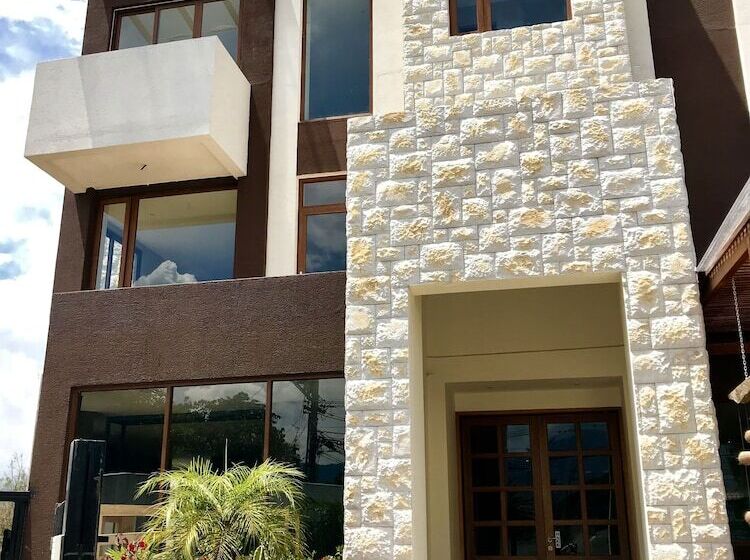 Ilalo Garden Hotel & Restaurant