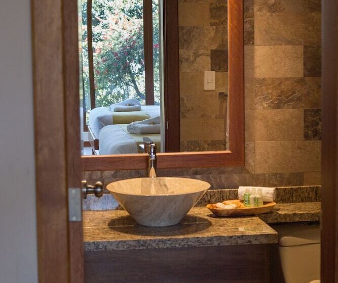 Ilalo Garden Hotel & Restaurant