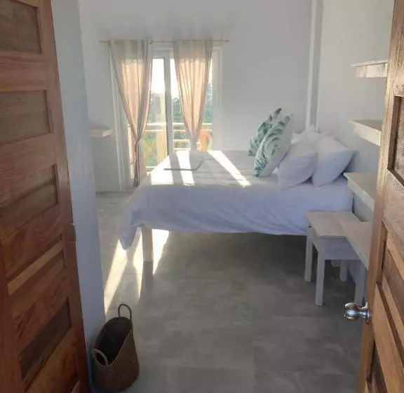 Retkeilymaja Crown Malapascua