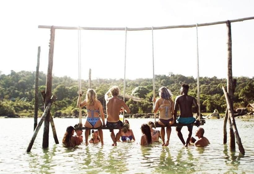 Mad Monkey Koh Rong Samloem   Hostel