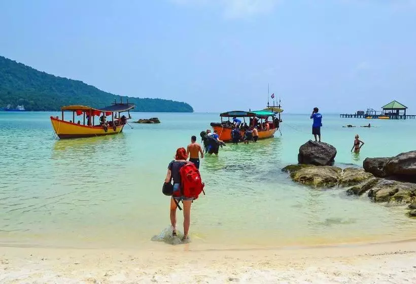 Mad Monkey Koh Rong Samloem   Hostel