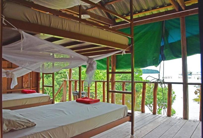 Mad Monkey Koh Rong Samloem   Hostel