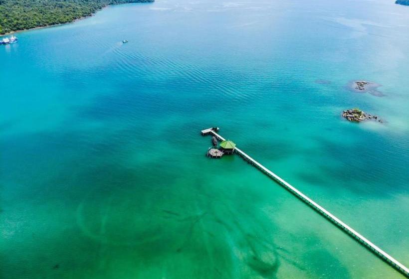 Mad Monkey Koh Rong Samloem   Hostel