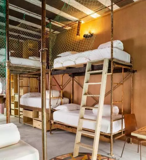 Hotelli Noah Surf House Portugal