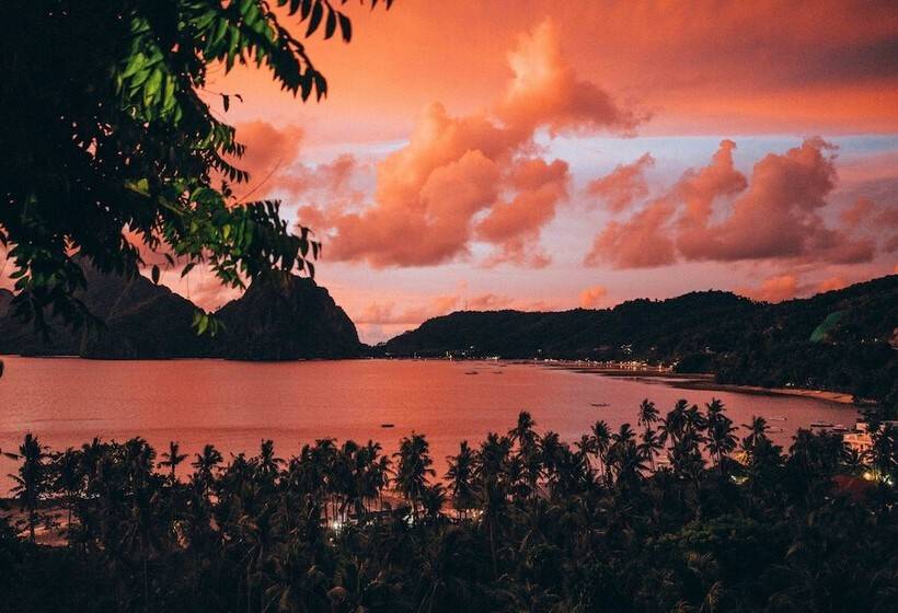 בית מלון כפרי The Birdhouse El Nido   Glamping