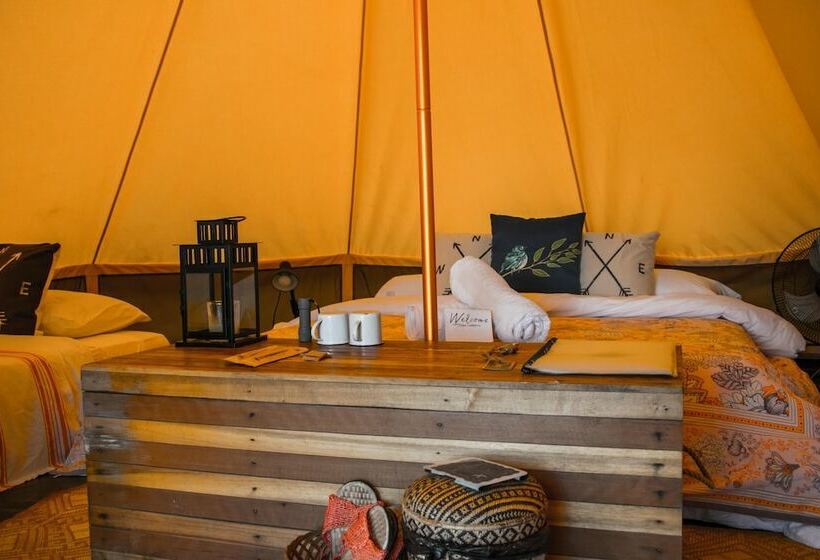 בית מלון כפרי The Birdhouse El Nido   Glamping
