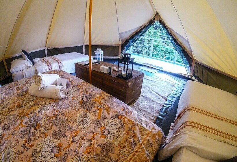 בית מלון כפרי The Birdhouse El Nido   Glamping