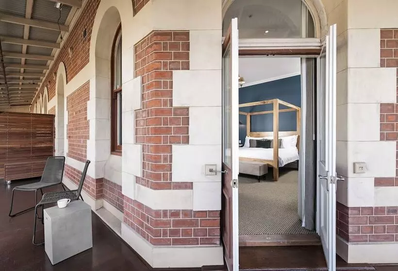 ホテル The National