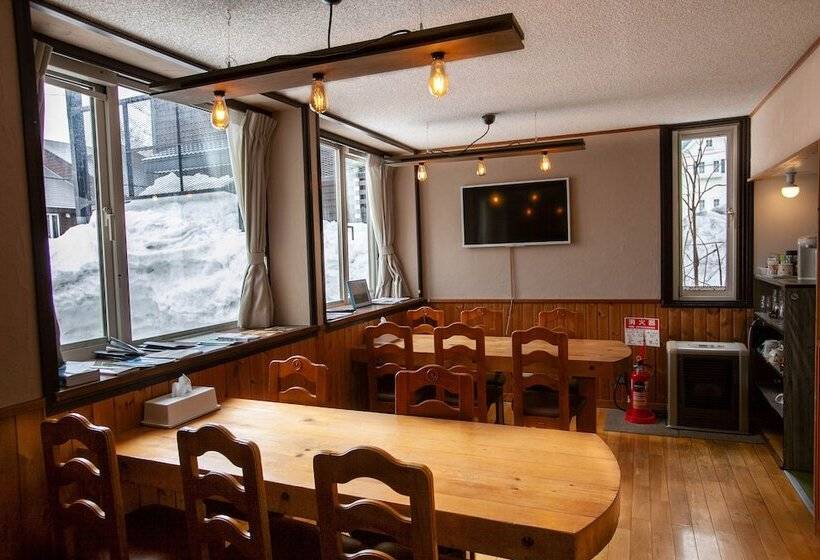 فندق صغير Niseko Ski Lodge