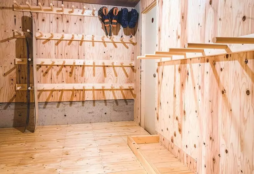 ユースホステル Niseko Ski Lodge