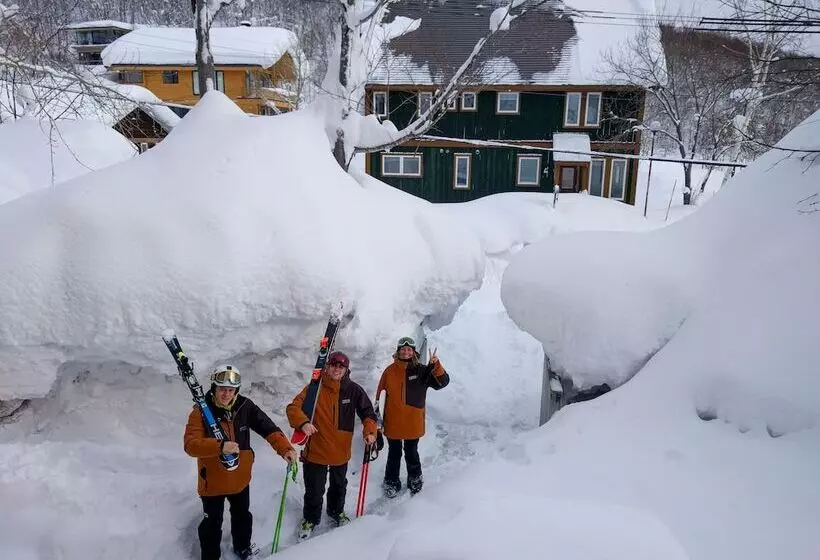 ユースホステル Niseko Ski Lodge