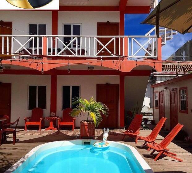 هتل Ambergris Sunset