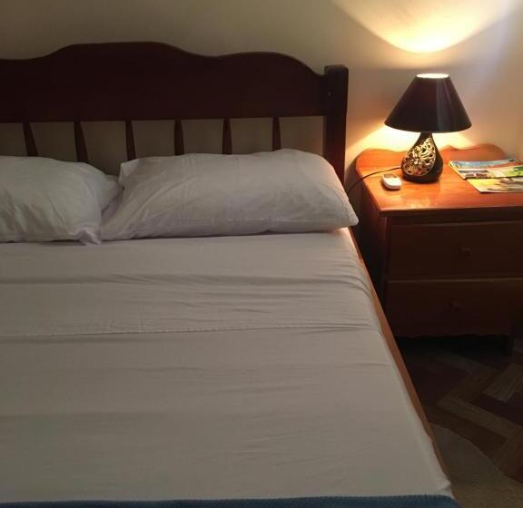 هتل Ambergris Sunset