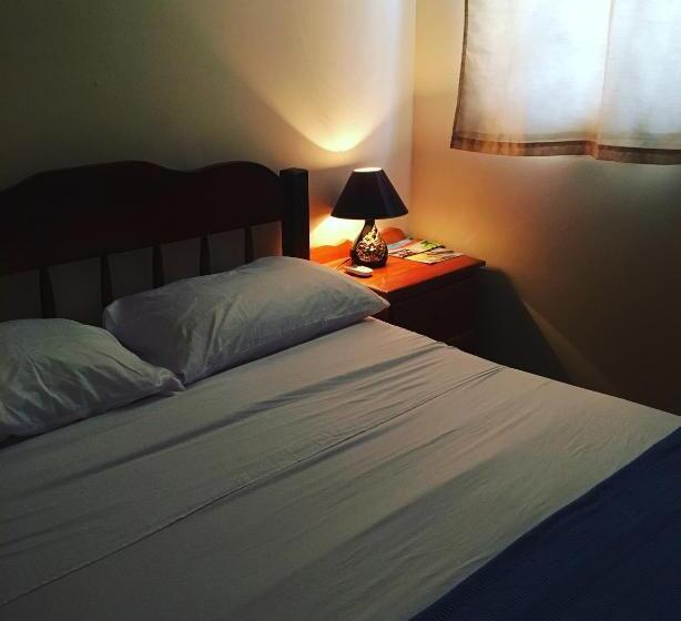 هتل Ambergris Sunset