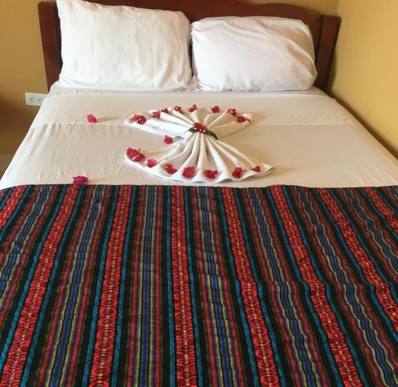 هتل Ambergris Sunset