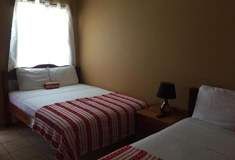 هتل Ambergris Sunset