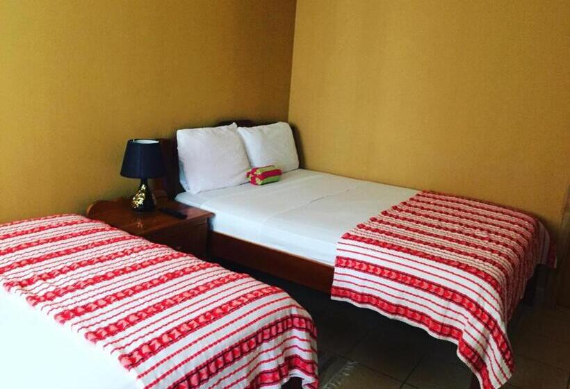 هتل Ambergris Sunset