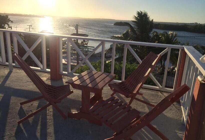 هتل Ambergris Sunset