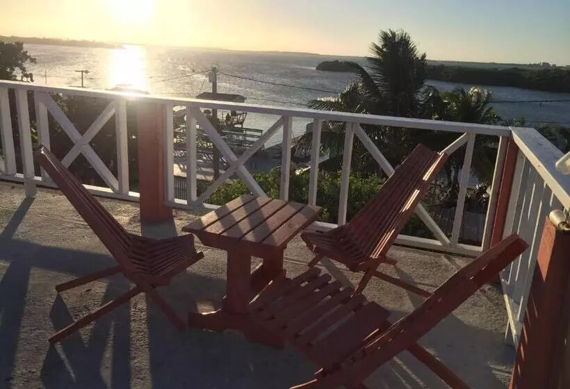 Hotelli Ambergris Sunset