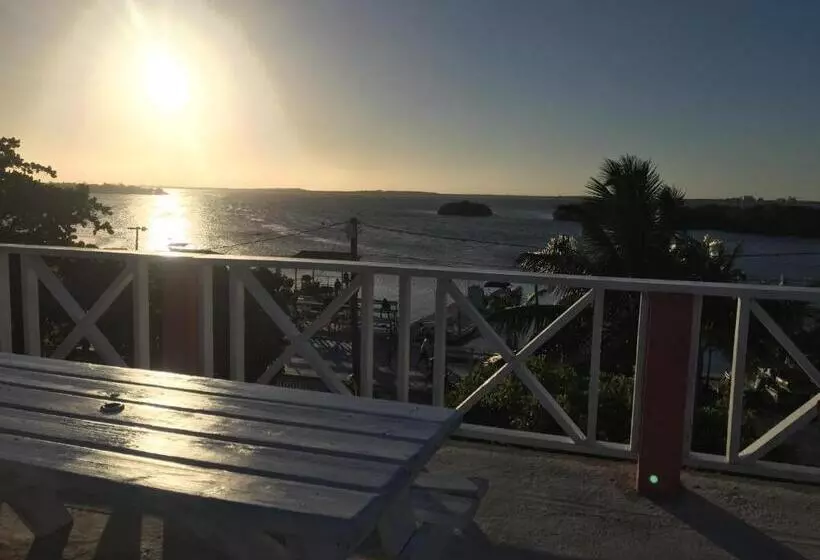 Hotelli Ambergris Sunset