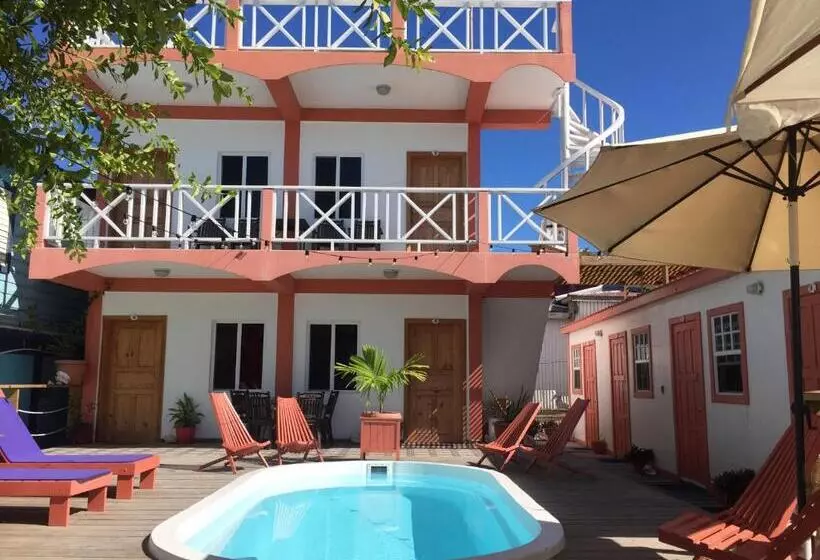 Hotelli Ambergris Sunset