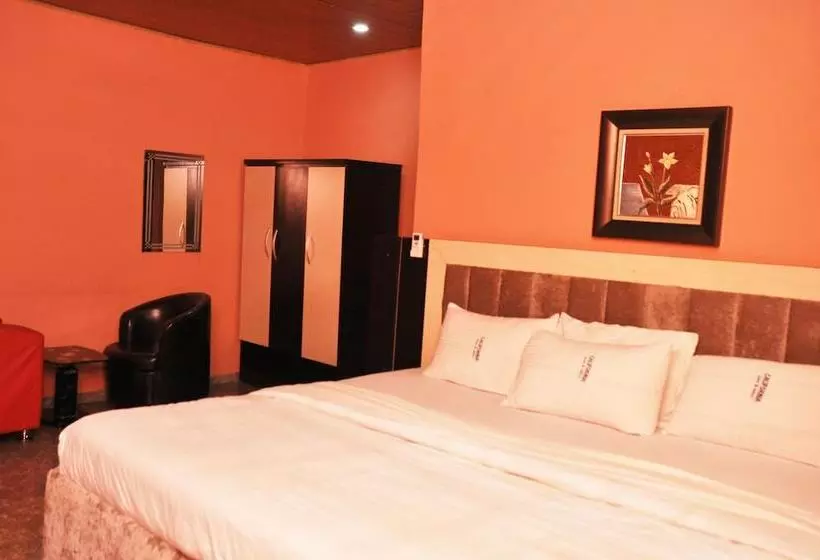 California Garden Hotel And Suites