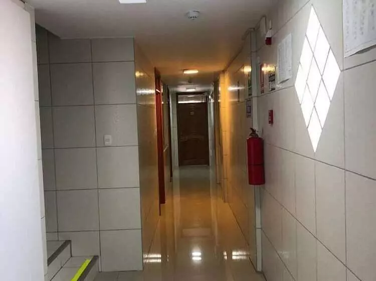 Hotelli El Monarca Suite