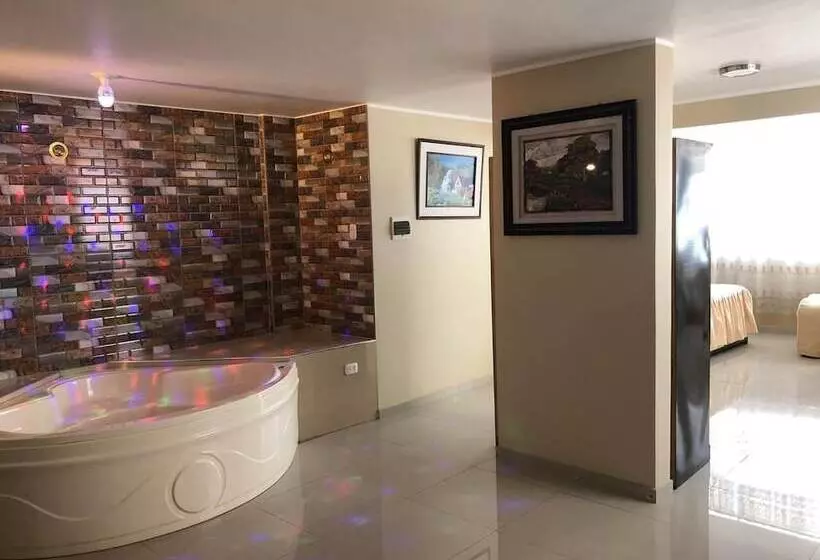 Hotelli El Monarca Suite